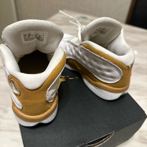 Jordan 13 Retro size 9c - Picture 5 of 7